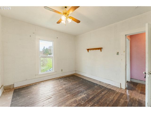 420 Halo Trail Rd, Yoncalla, OR 97499