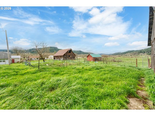 420 Halo Trail Rd, Yoncalla, OR 97499