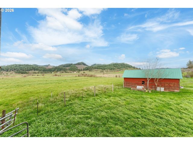 420 Halo Trail Rd, Yoncalla, OR 97499