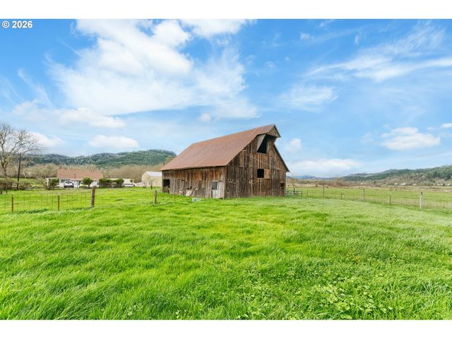 420 Halo Trail Rd, Yoncalla, OR 97499