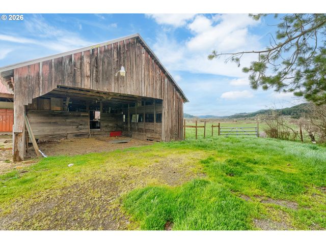420 Halo Trail Rd, Yoncalla, OR 97499