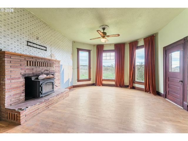 420 Halo Trail Rd, Yoncalla, OR 97499