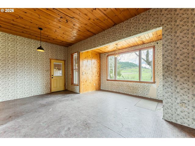 420 Halo Trail Rd, Yoncalla, OR 97499