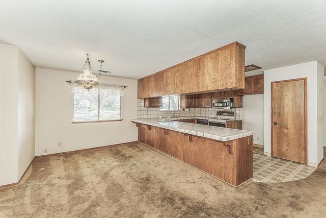 37303 Berkshire Drive, Madera, CA 93636