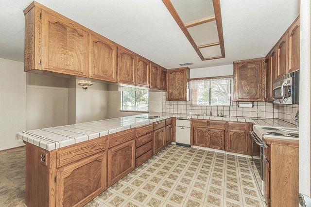 37303 Berkshire Drive, Madera, CA 93636