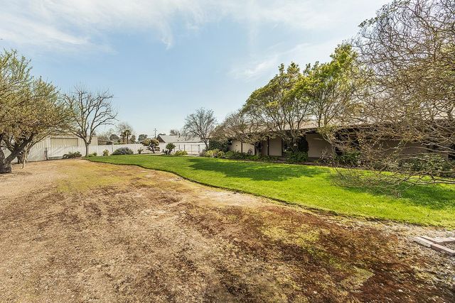 37303 Berkshire Drive, Madera, CA 93636