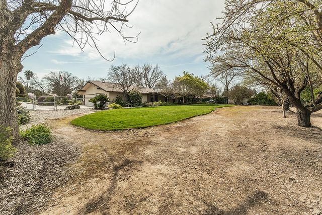 37303 Berkshire Drive, Madera, CA 93636
