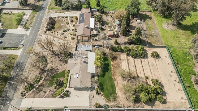 37303 Berkshire Drive, Madera, CA 93636