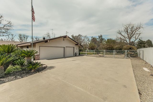 37303 Berkshire Drive, Madera, CA 93636