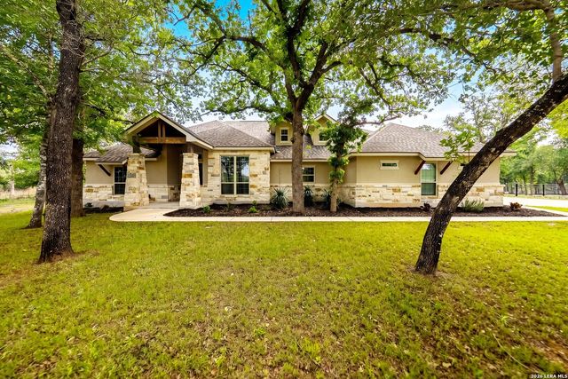 156 Crescent Ridge, Adkins, TX 78101