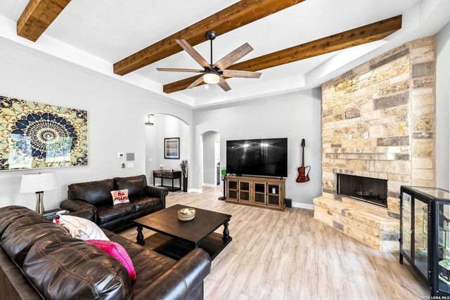 156 Crescent Ridge, Adkins, TX 78101