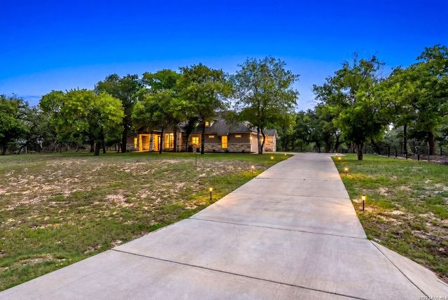 156 Crescent Ridge, Adkins, TX 78101