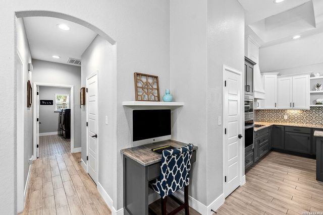 156 Crescent Ridge, Adkins, TX 78101