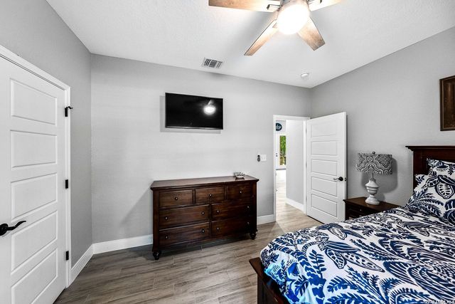 156 Crescent Ridge, Adkins, TX 78101