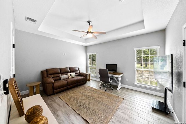 156 Crescent Ridge, Adkins, TX 78101