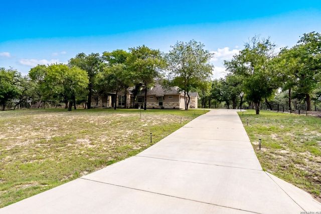 156 Crescent Ridge, Adkins, TX 78101