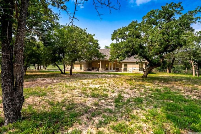 156 Crescent Ridge, Adkins, TX 78101