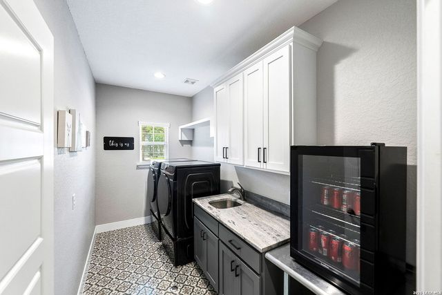 156 Crescent Ridge, Adkins, TX 78101
