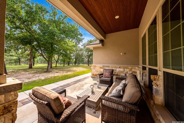156 Crescent Ridge, Adkins, TX 78101
