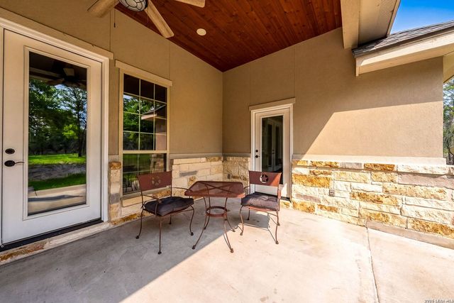 156 Crescent Ridge, Adkins, TX 78101