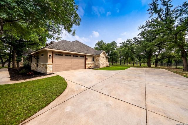 156 Crescent Ridge, Adkins, TX 78101