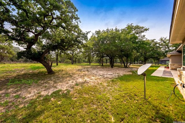 156 Crescent Ridge, Adkins, TX 78101