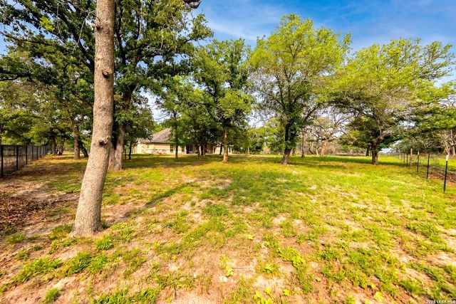 156 Crescent Ridge, Adkins, TX 78101