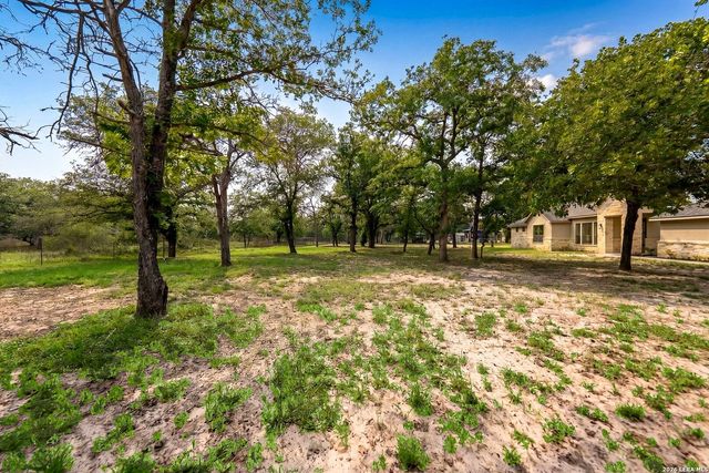 156 Crescent Ridge, Adkins, TX 78101