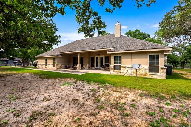 156 Crescent Ridge, Adkins, TX 78101