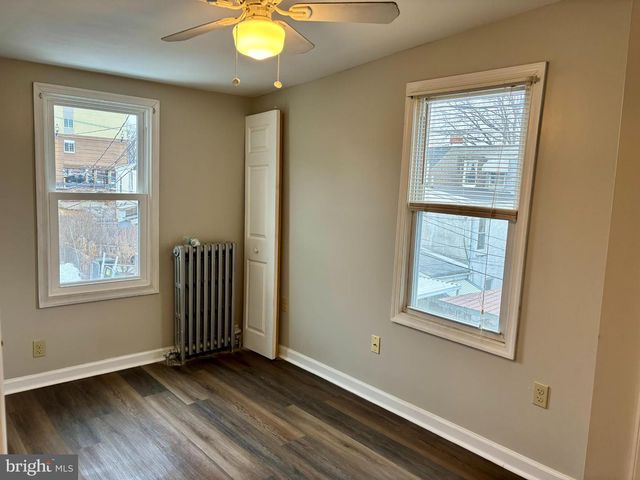 3 GRAPE ST, West Reading, PA 19611