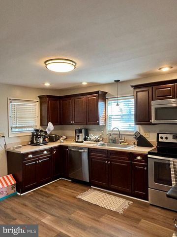 3 GRAPE ST, West Reading, PA 19611