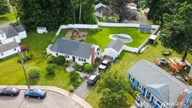 15 Sherwood Circle, Manchester, CT 06042