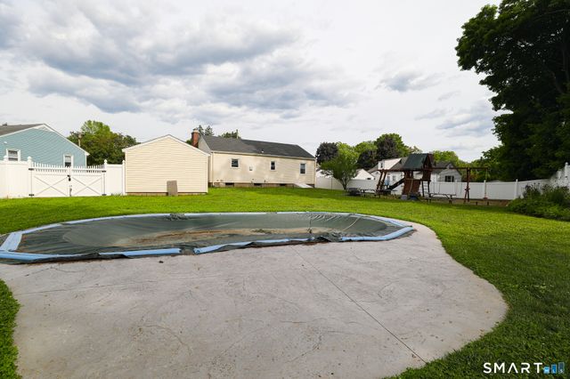 15 Sherwood Circle, Manchester, CT 06042