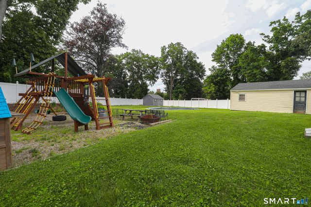 15 Sherwood Circle, Manchester, CT 06042