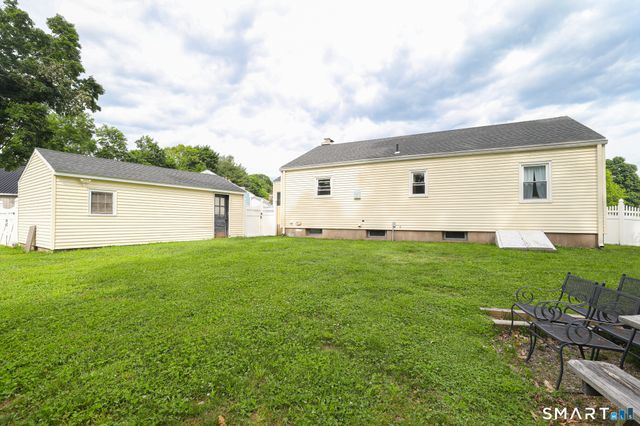 15 Sherwood Circle, Manchester, CT 06042