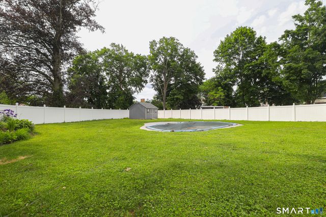 15 Sherwood Circle, Manchester, CT 06042