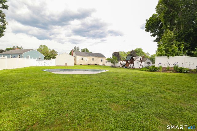 15 Sherwood Circle, Manchester, CT 06042