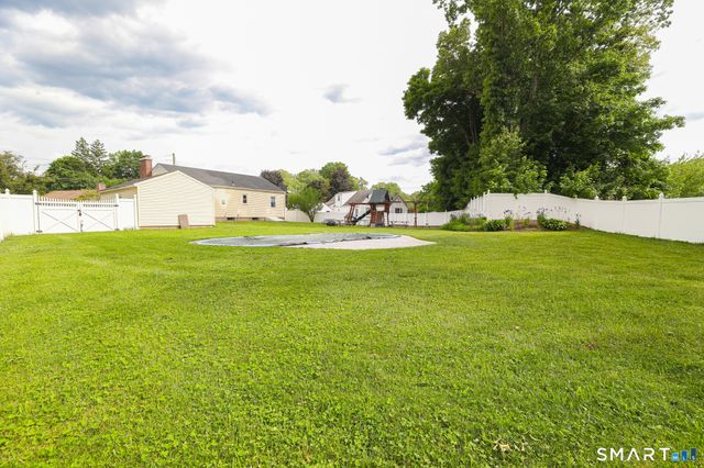 15 Sherwood Circle, Manchester, CT 06042