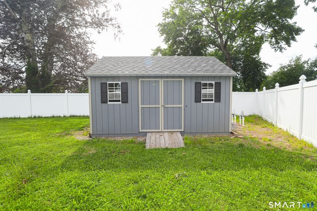 15 Sherwood Circle, Manchester, CT 06042