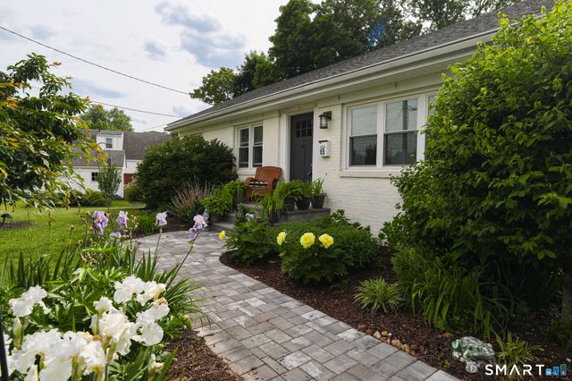 15 Sherwood Circle, Manchester, CT 06042