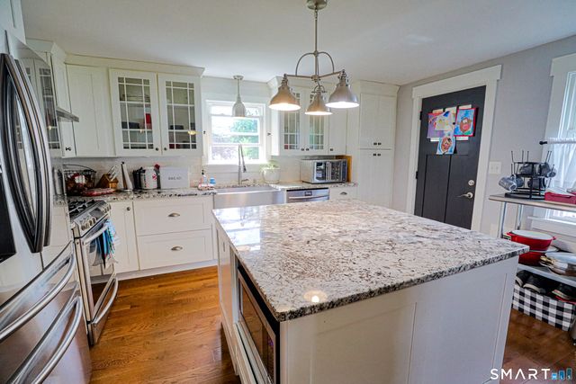 15 Sherwood Circle, Manchester, CT 06042