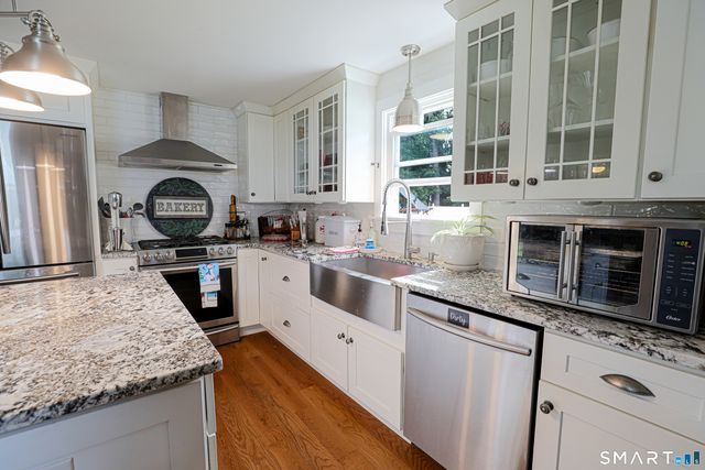 15 Sherwood Circle, Manchester, CT 06042