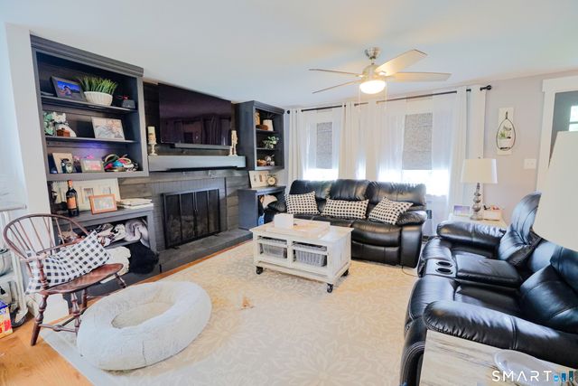15 Sherwood Circle, Manchester, CT 06042