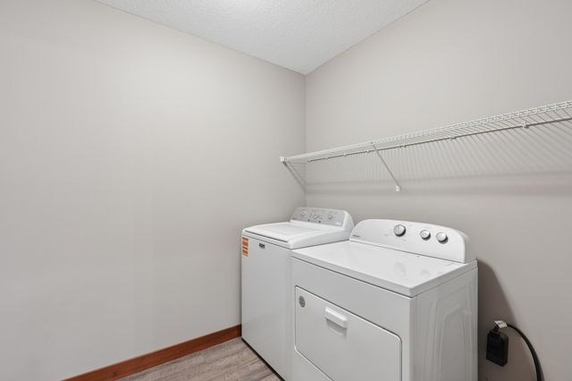 1707 Squirrel Way, New Richmond, WI 54017