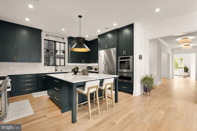 135 N EDGEWOOD ST, Arlington, VA 22201