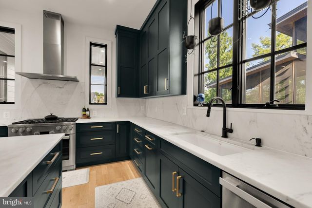135 N EDGEWOOD ST, Arlington, VA 22201