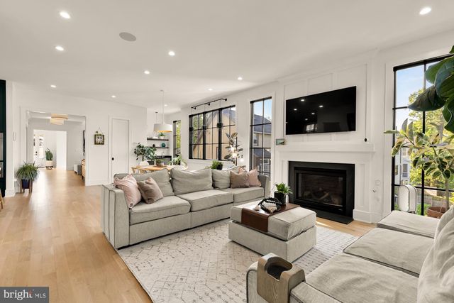 135 N EDGEWOOD ST, Arlington, VA 22201