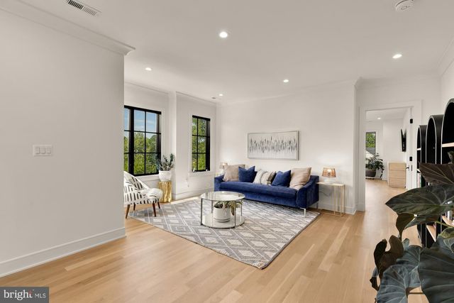 135 N EDGEWOOD ST, Arlington, VA 22201