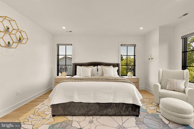 135 N EDGEWOOD ST, Arlington, VA 22201