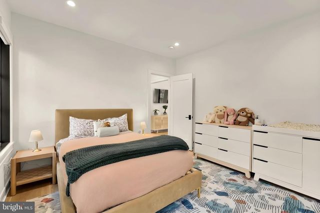 135 N EDGEWOOD ST, Arlington, VA 22201